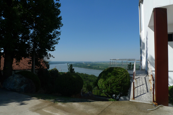ITS-Z1: view of the side of the building, and onto the Danube