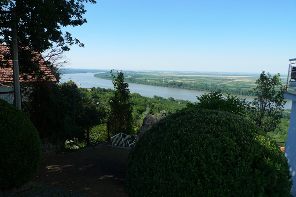 ITS-Z1: view of the side of the building, and onto the Danube